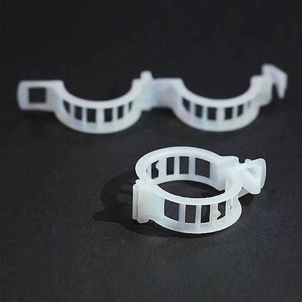 Tomato clips for running tomatoes