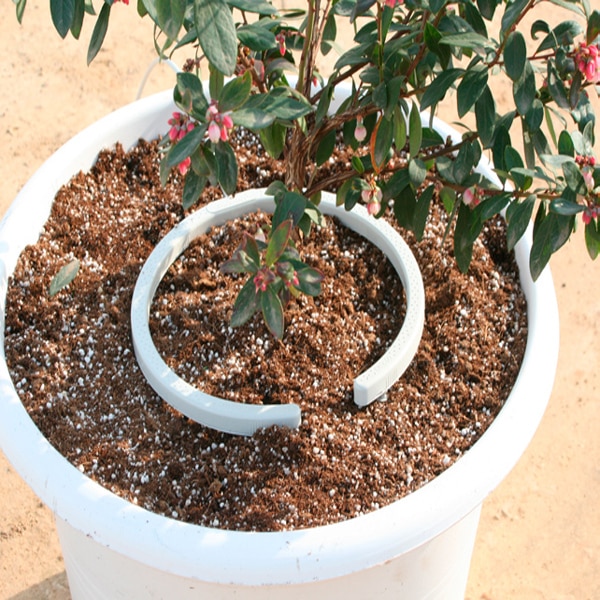 This picture shows the NetBowâ„¢ rings installed in pots.